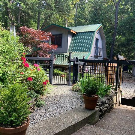 Ganges Salt Spring Carriage House B&B מראה חיצוני תמונה