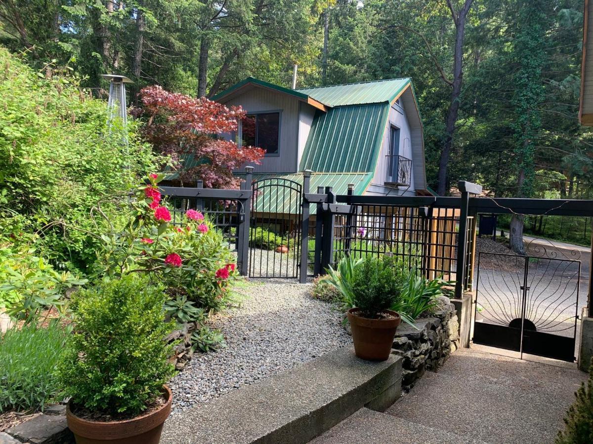 Ganges Salt Spring Carriage House B&B מראה חיצוני תמונה