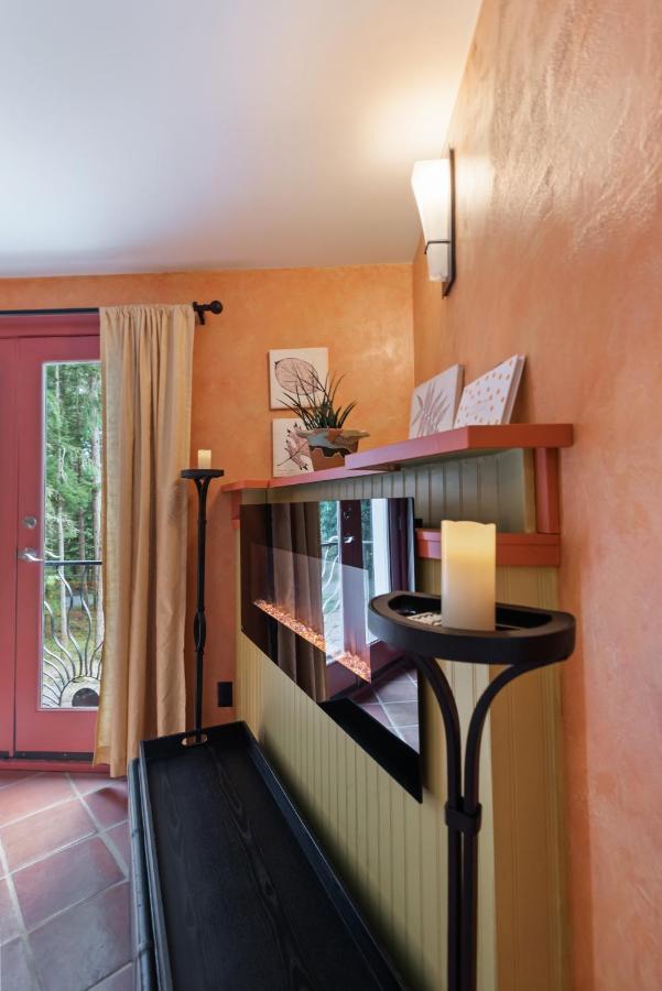 Ganges Salt Spring Carriage House B&B מראה חיצוני תמונה