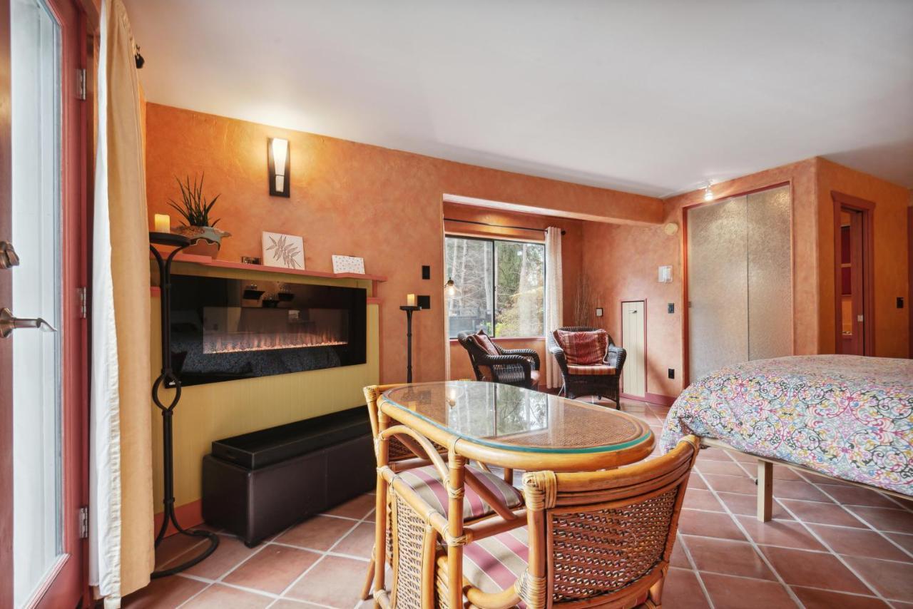 Ganges Salt Spring Carriage House B&B מראה חיצוני תמונה