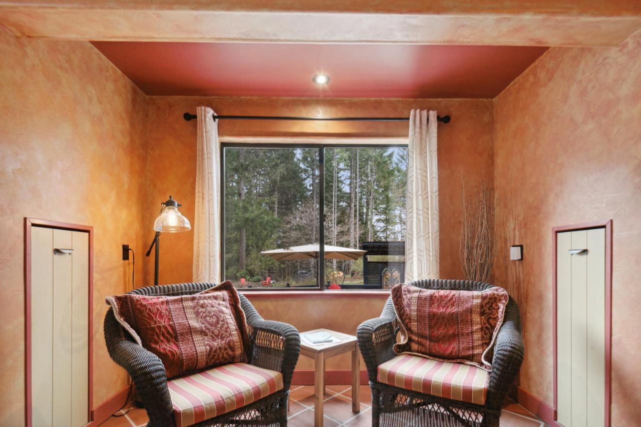 Ganges Salt Spring Carriage House B&B מראה חיצוני תמונה