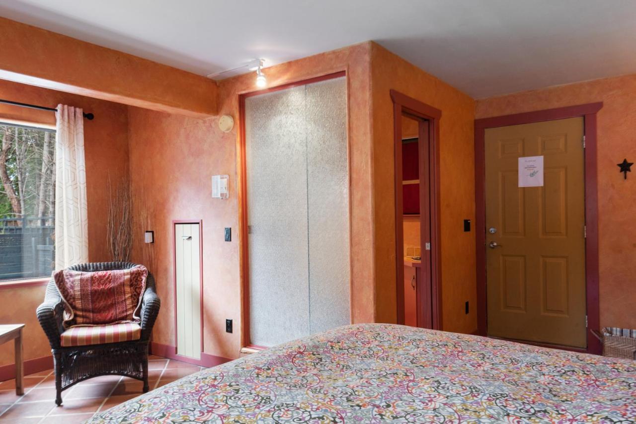 Ganges Salt Spring Carriage House B&B מראה חיצוני תמונה