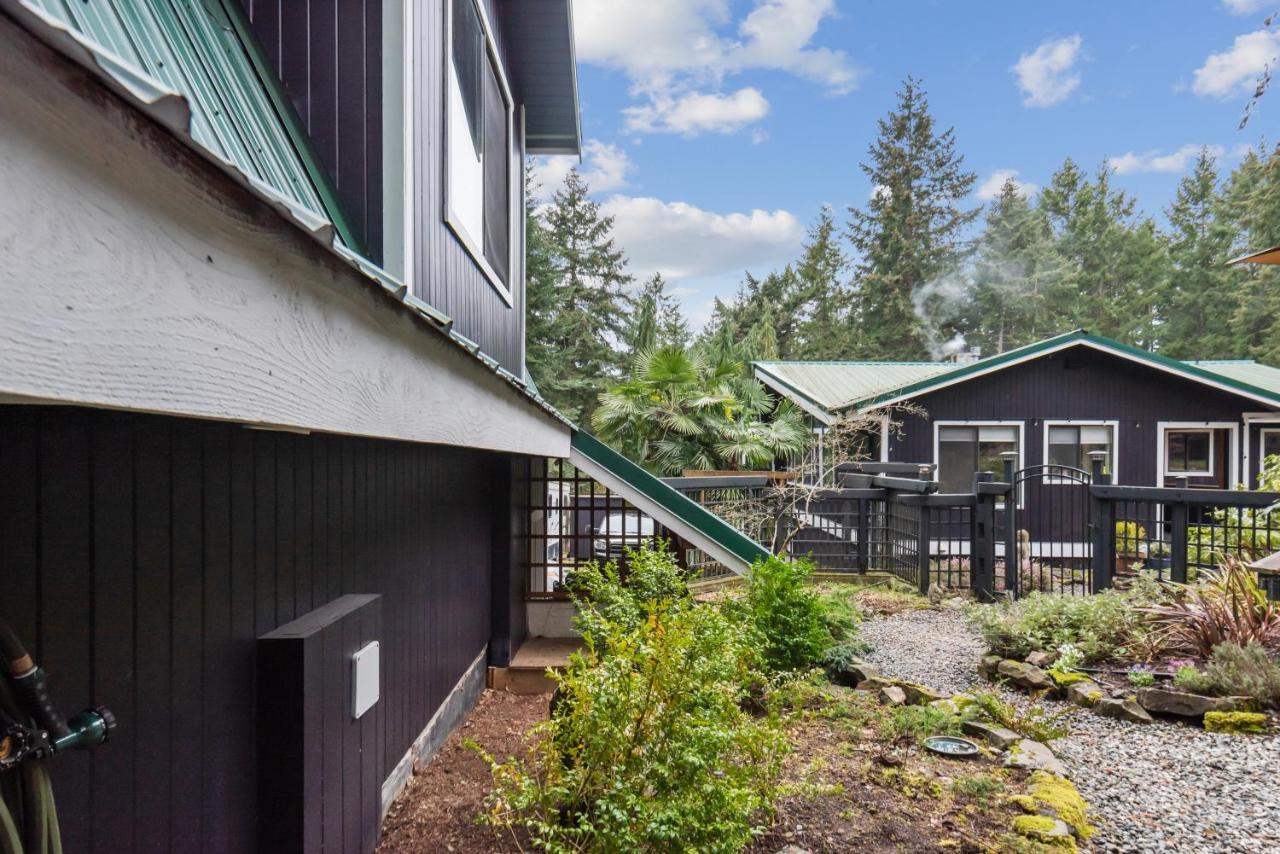 Ganges Salt Spring Carriage House B&B מראה חיצוני תמונה