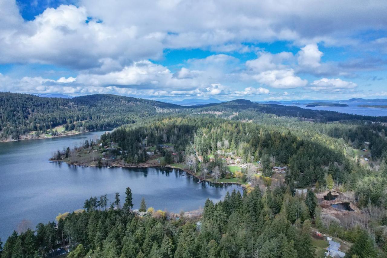 Ganges Salt Spring Carriage House B&B מראה חיצוני תמונה